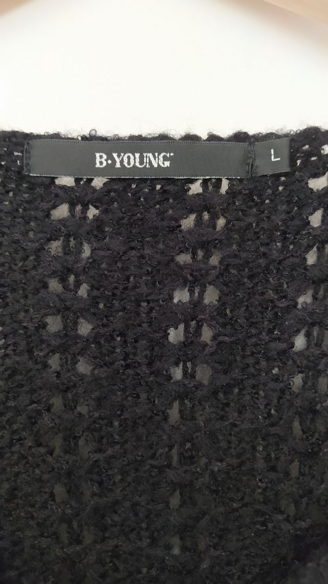 Suéter negro calado, de lana