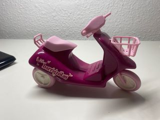 Moto y muñeca de los barriguitas