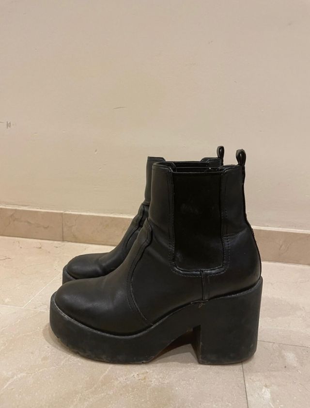 Botines negros  tacón de New Look