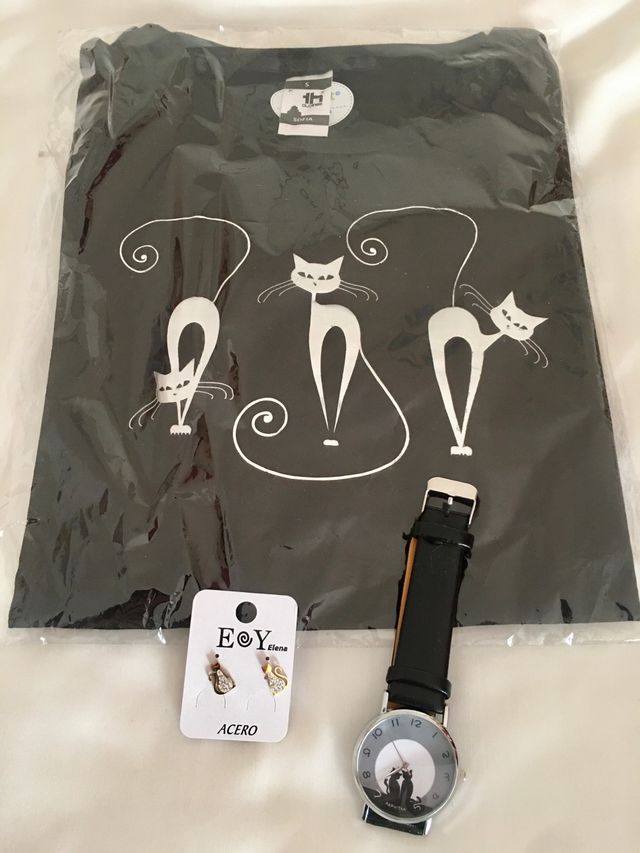 Camiseta Negra con Estampado de Gatos Nueva