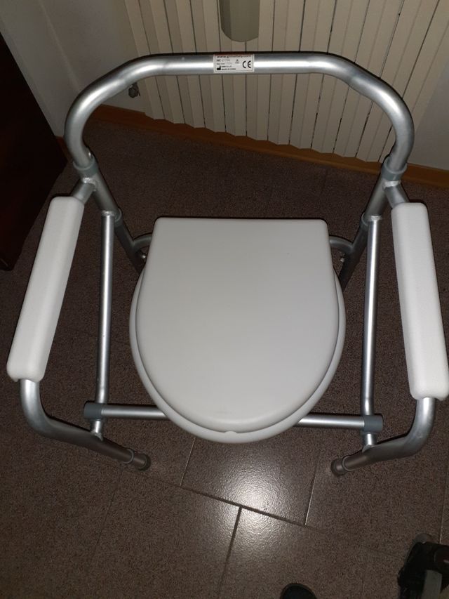 molto comodo x chi ha problemi a sedere sul wc