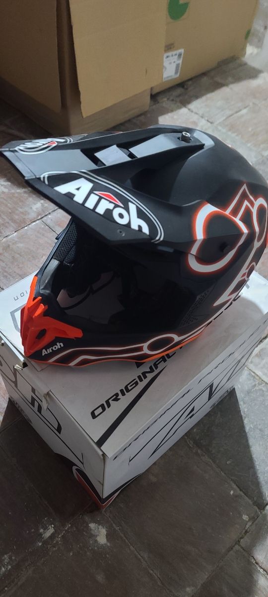 Airoh Twist 2.0 Neón