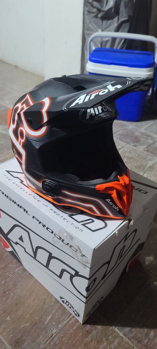 Airoh Twist 2.0 Neón