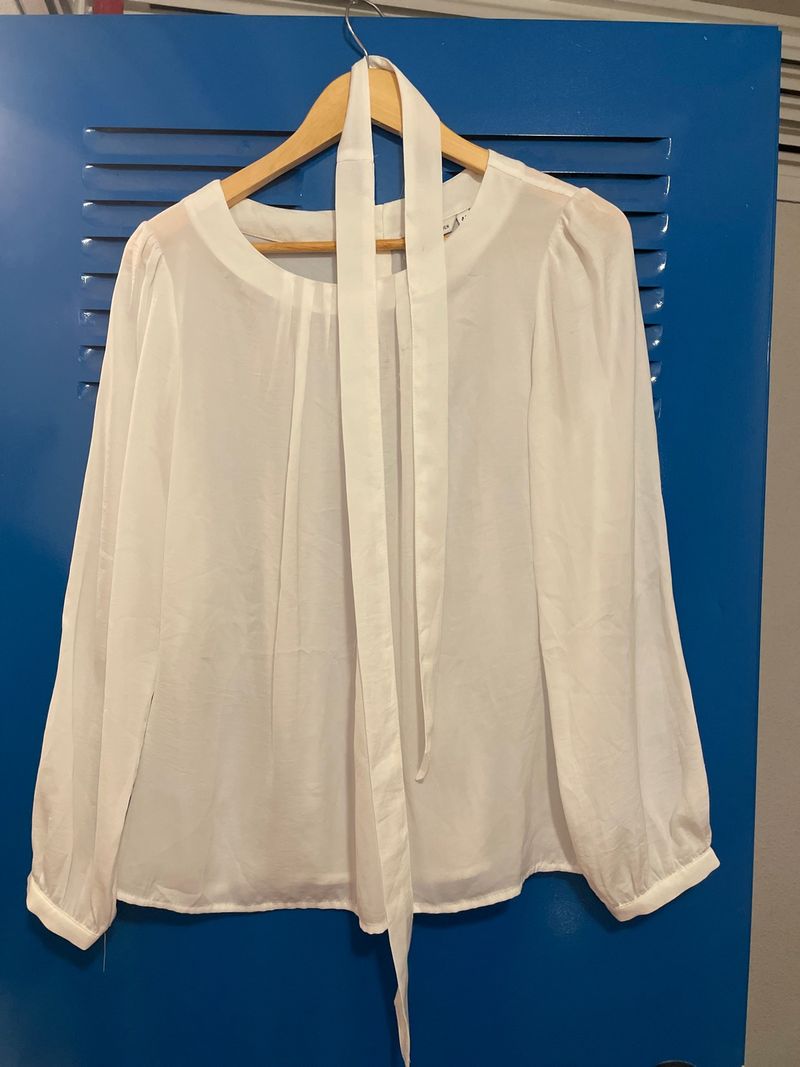 Blusa fluida blanca Formula Joven El corte de segunda mano