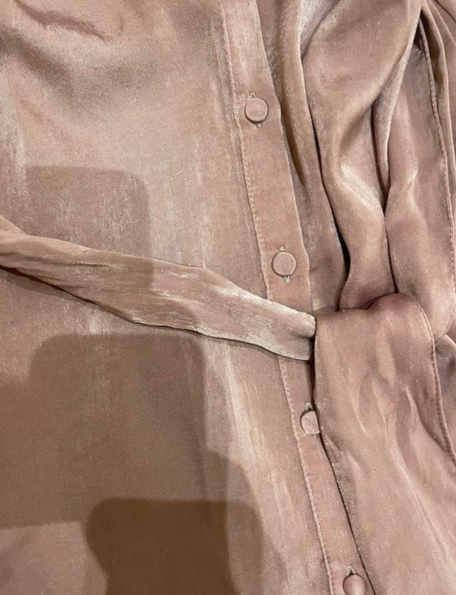 Vestido satinado rosa de Zara