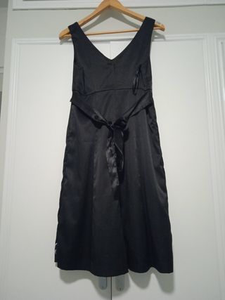 Vestido negro de raso,. bordado 