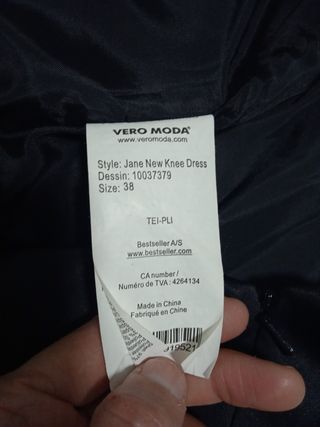 Vestido negro de raso,. bordado 