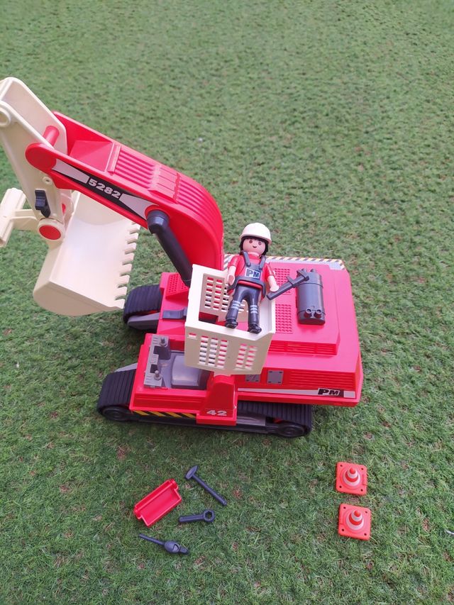 Retroexcavadora Playmobil. City Action