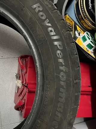 Neumático 215/55ZR16