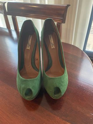 Zapatos tacón dorado y verde