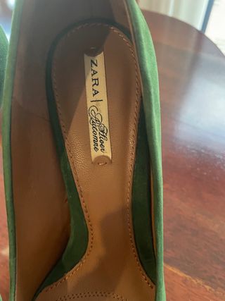 Zapatos tacón dorado y verde