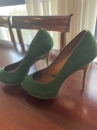 Zapatos tacón dorado y verde