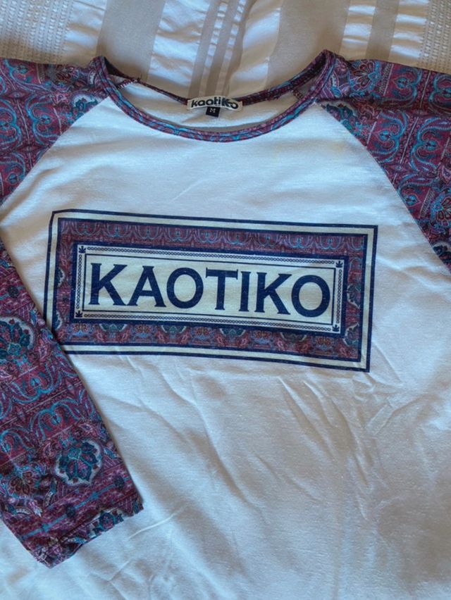 T-shirt Kaotiko a maniche lunghe