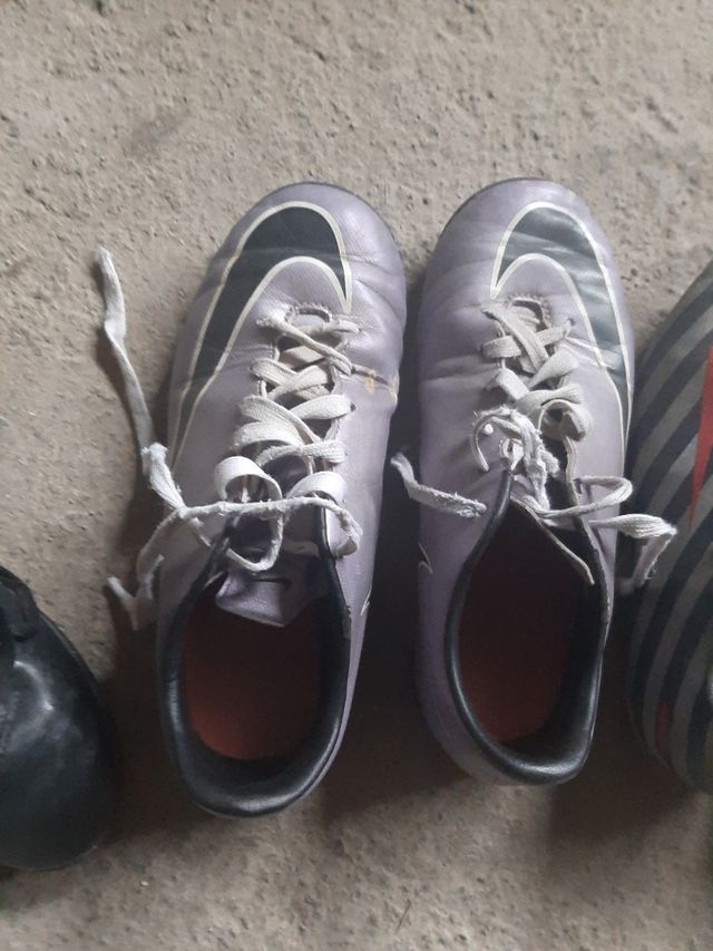 zapatillas fútbol sala lote de tres Nike y Adidas