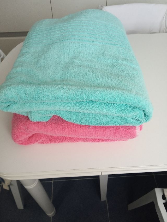 2 Toallas de gran dimensión La Garriga