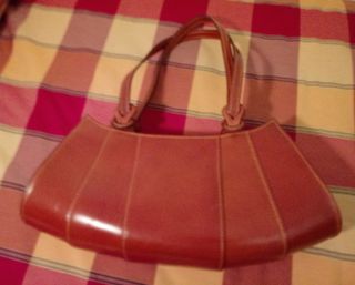 Bolso cuero auténtico.