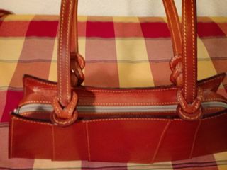 Bolso cuero auténtico.