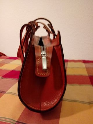 Bolso cuero auténtico.