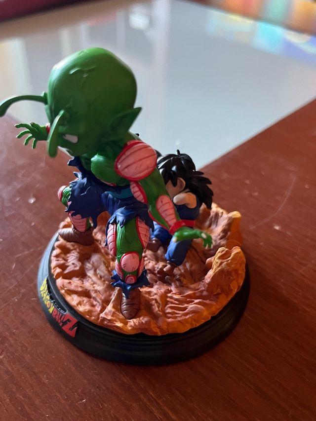 Resina Dragon Ball Piccolo protege a Son Gohan