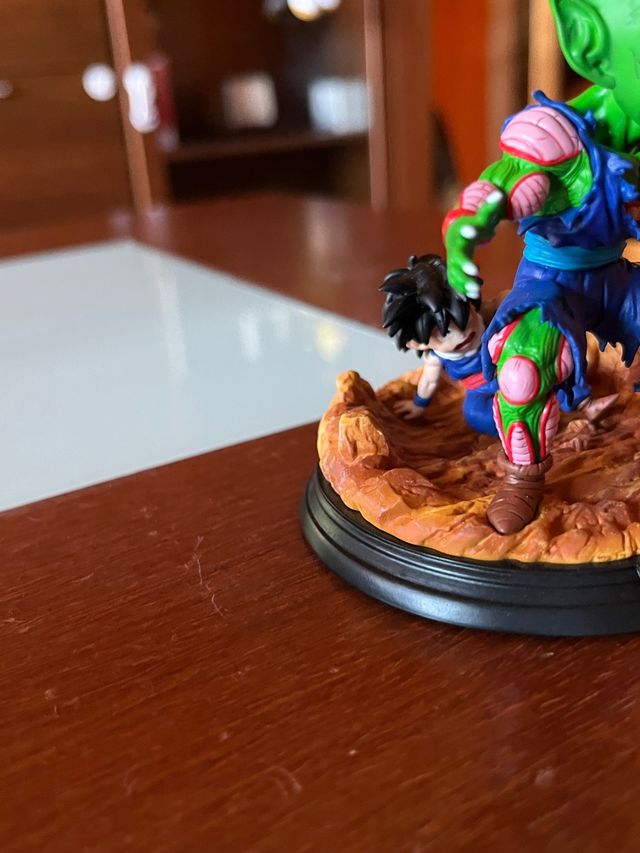 Resina Dragon Ball Piccolo protege a Son Gohan