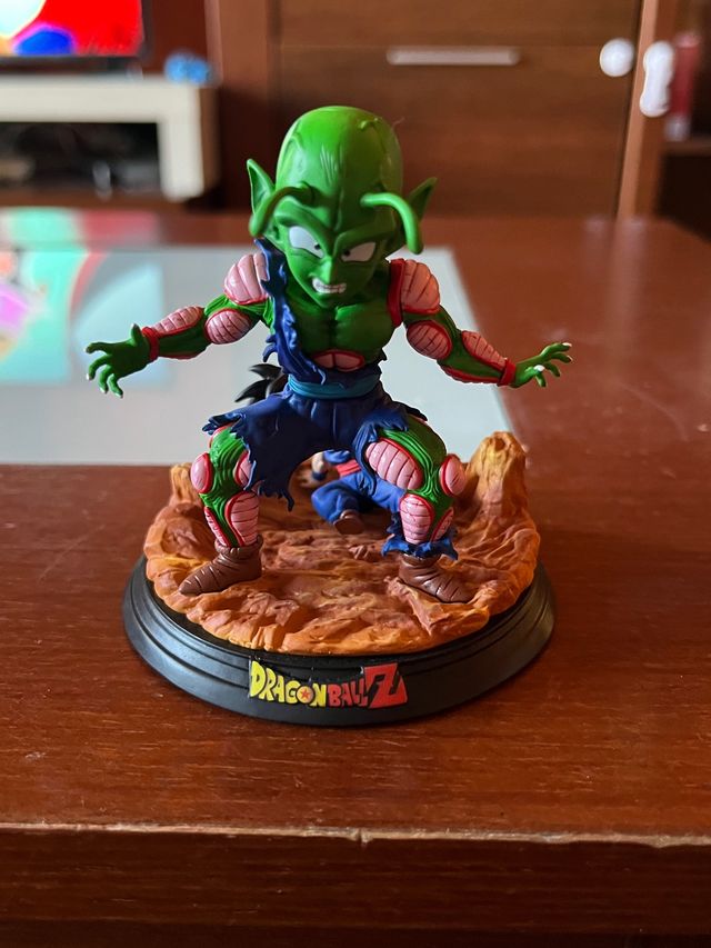 Resina Dragon Ball Piccolo protege a Son Gohan