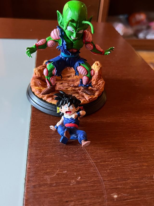 Resina Dragon Ball Piccolo protege a Son Gohan