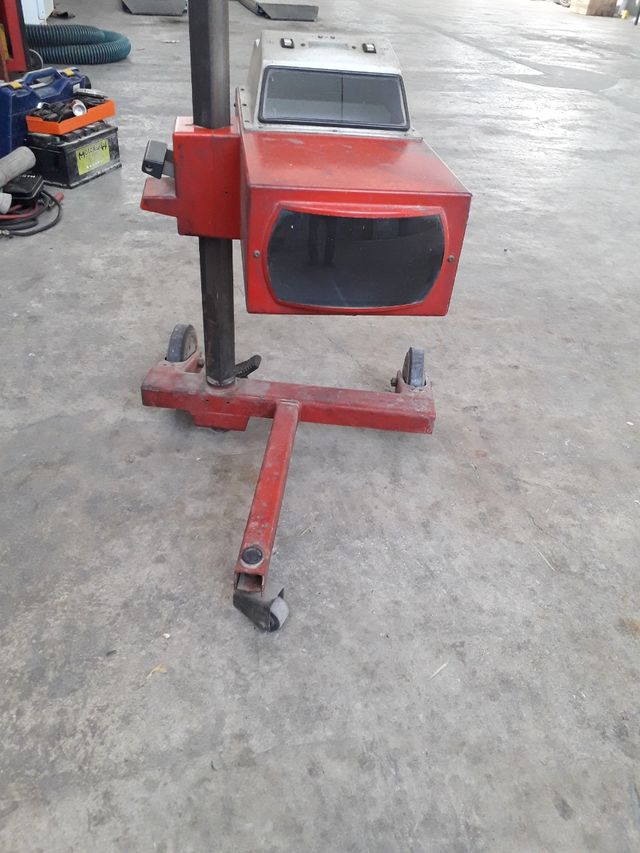Alineador de faros Hella