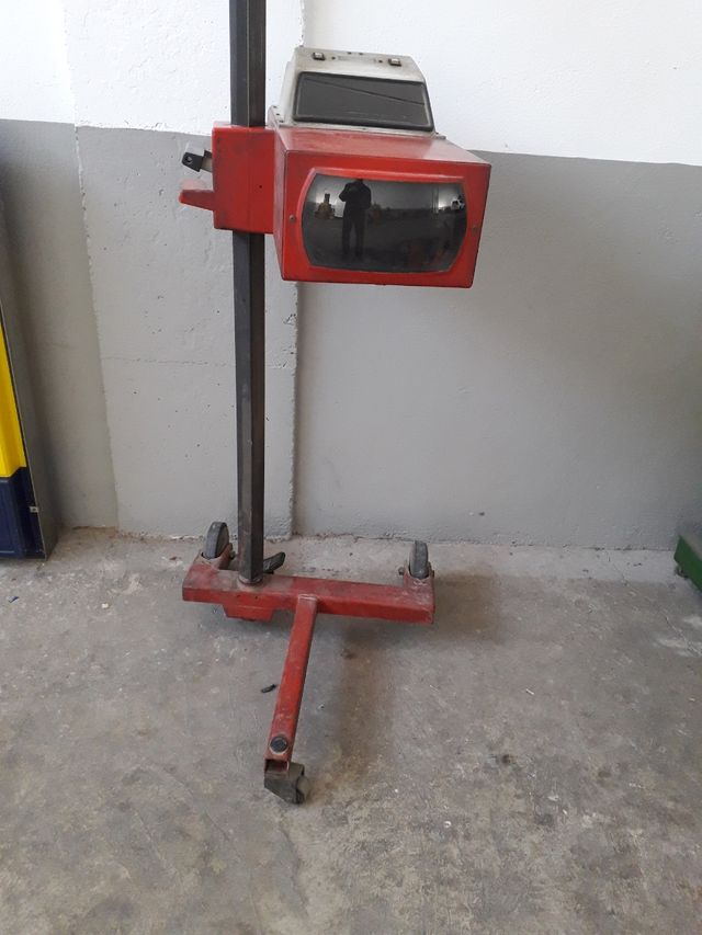 Alineador de faros Hella