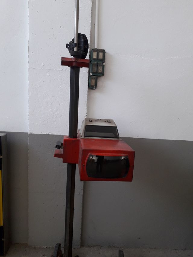 Alineador de faros Hella