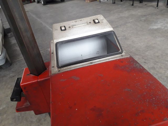 Alineador de faros Hella