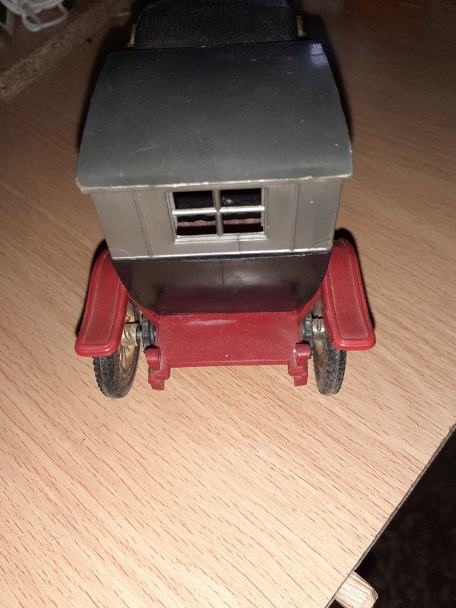 Coche Fiat 1908 maqueta