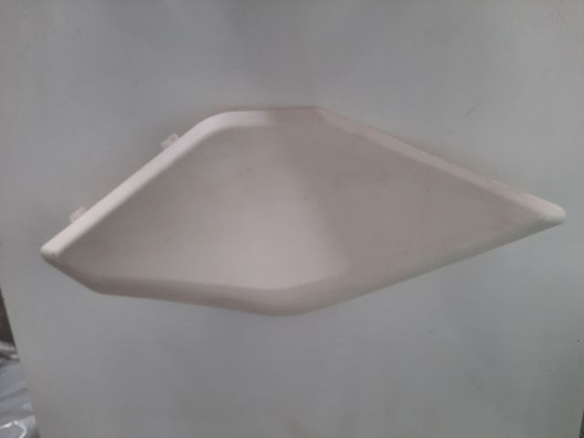 Tapa lateral derecho Bombardier Spark