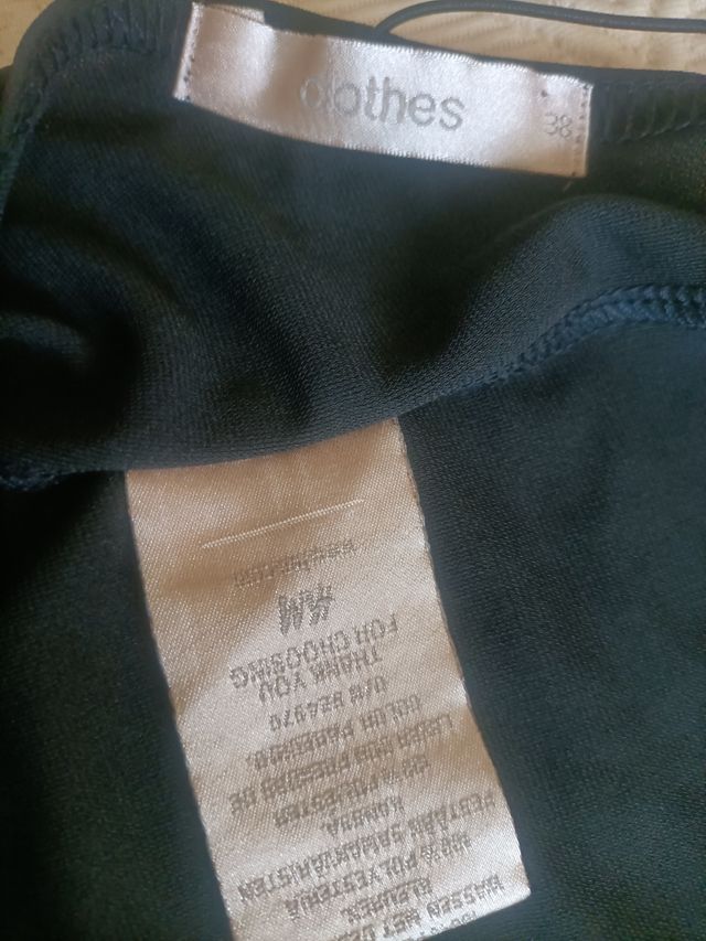 Precioso Top Negro de Fiesta