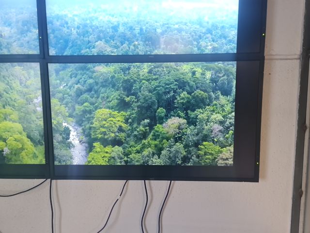 Telas com painel 2x2 de vídeo