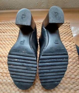 Zapato negro de piel
