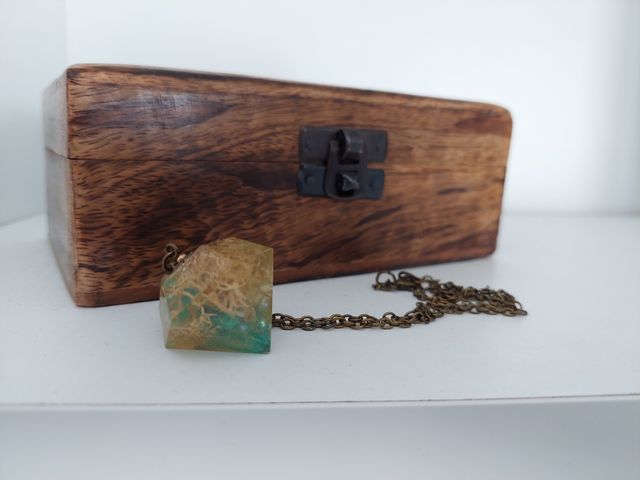 Collar péndulo y cuarzo