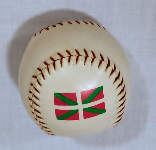 Pelota de beisbol souvenir ikurriña y lauburu. de segunda mano por 3