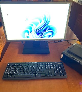 Ordenador Desktop + Pantalla Acer 21" + Teclado 
