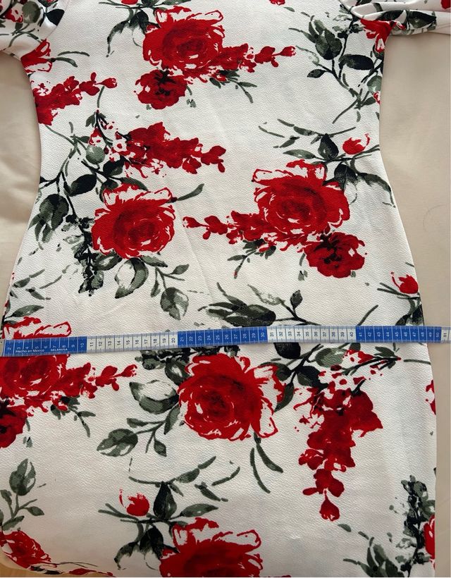 Vestido nuevo con etiqueta.