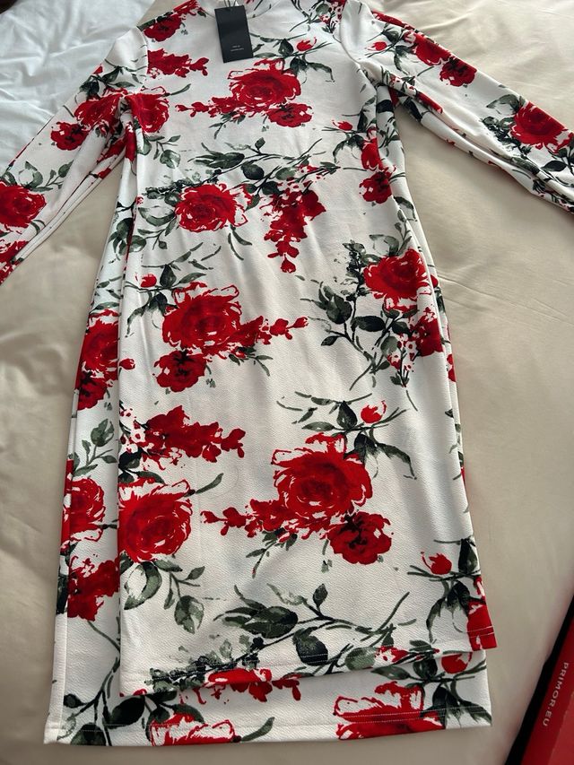 Vestido nuevo con etiqueta.