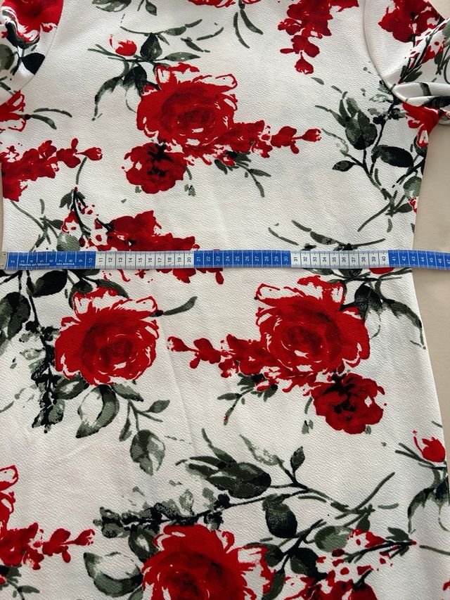 Vestido nuevo con etiqueta.