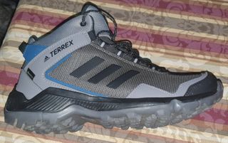Adidas terrex 43 1\\/3 de segunda mano por 55 EUR en Parla en WALLAPOP