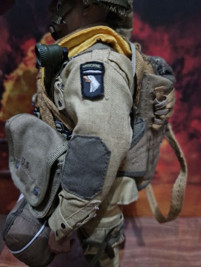 FIGURA 1/6 TOY SOLDIER  PARACAIDISTA JACK MCNIECE