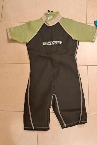 Neoprenos Billabong 14€ y Tribord 10€.Juntos 20€