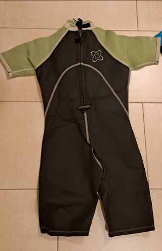 Neoprenos Billabong 14€ y Tribord 10€.Juntos 20€