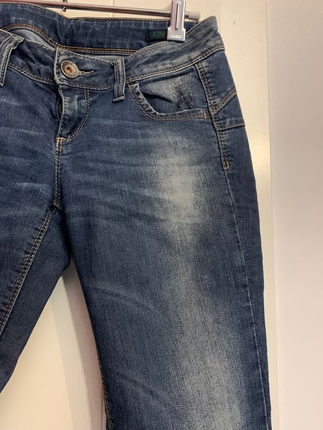 Vaquero azul pitillo de Benetton