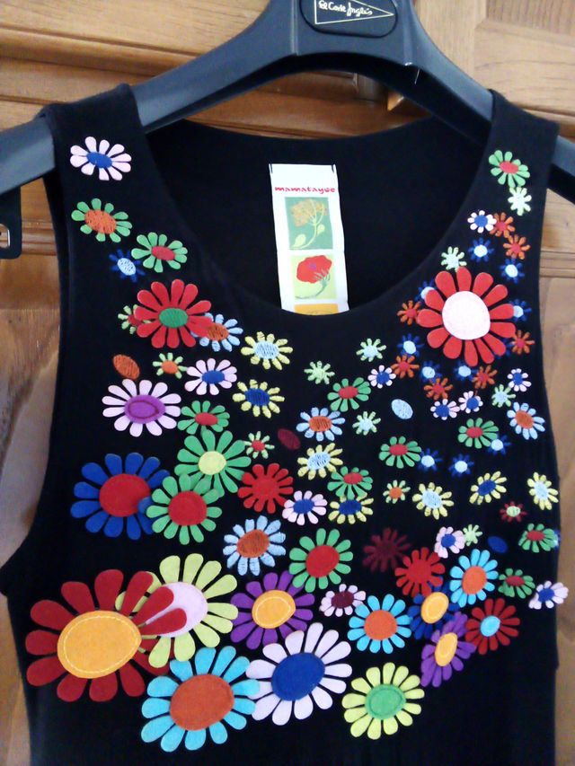 Vestido negro con flores multicolor de "Mamatayoe"