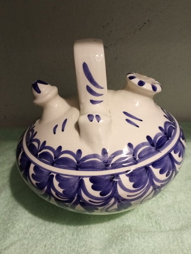 Antiguo botijo de ceramica