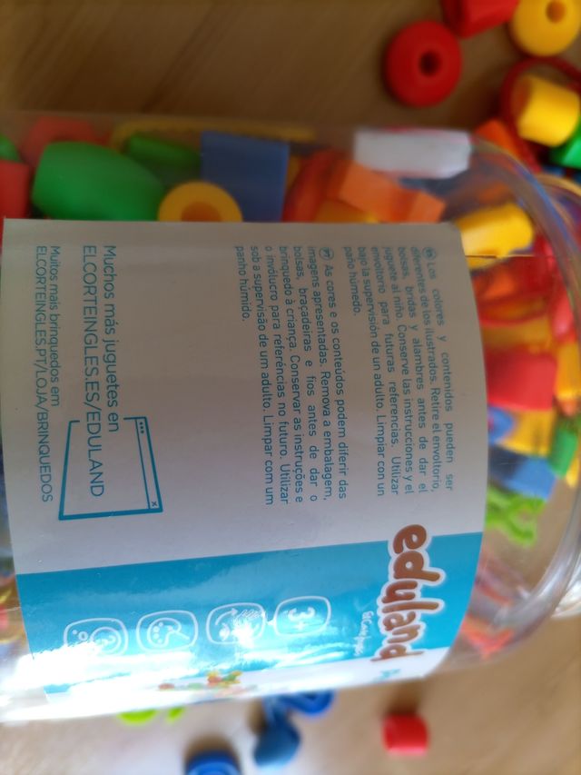 Bote cuentas o ensartables.