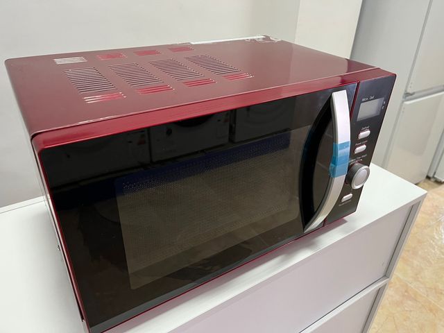 Microondas rojo DUNELM